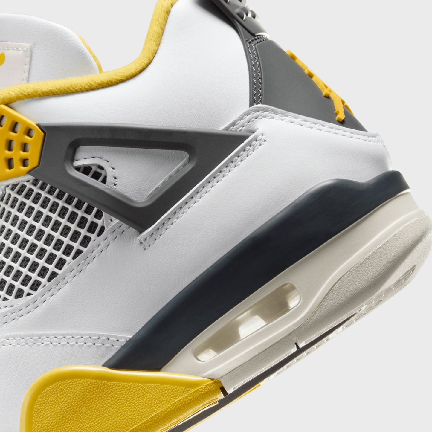 Air Jordan Retro 4 “Vivid Sulfur”